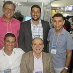 Diretor-geral da Egba, Roberto Britto, posou para fotos com prefeitos e participantes do encontro no estande da Egba