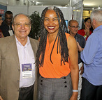 Diretor-geral da Egba, Roberto Britto, posou para foto com a Deputada Estadual Olvia Santana