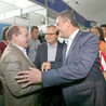 Governador rui Costa cumprimenta o diretor-geral da Egba, Roberto...
