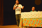 Jornalista Valdeck Almeida de Jesus fala na mesa-redonda realizada no Centro Cultural de Jequi
